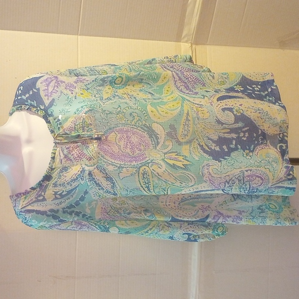 Beautiful multicolor paisley print blouse by Avenue.
